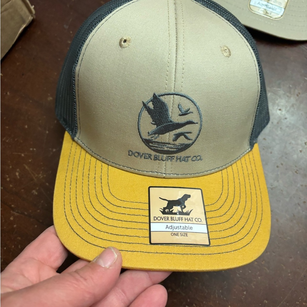Dover bluff premium trucker hunting fishing hat BNWT gold bill outdoor camping